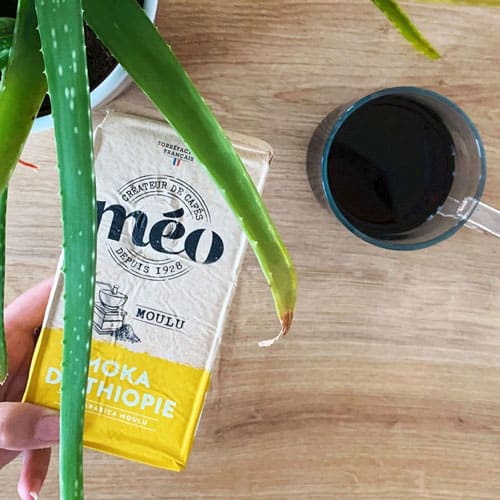 paquet Moka d'Ethiopie Moulu et tasse de café