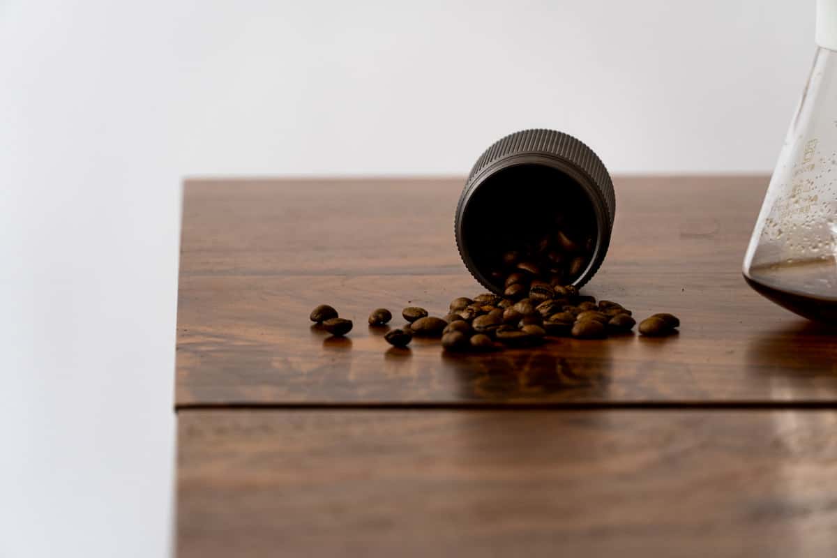 grains cafe tas cafe moulu sont gros plans 1